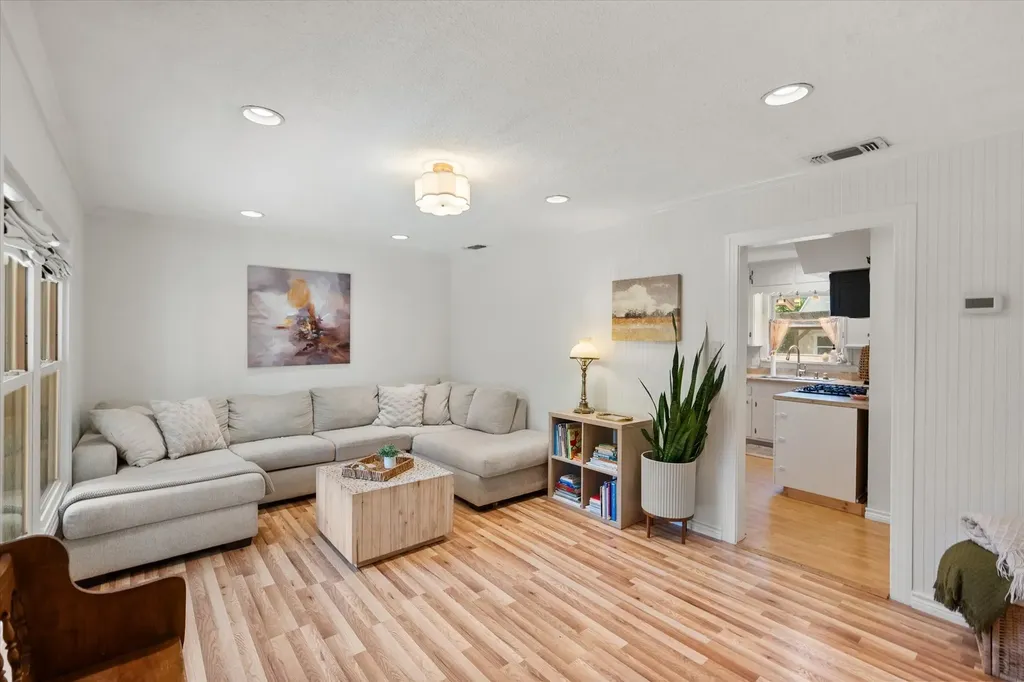 2107 Pecandale Drive Arlington TX 76013
