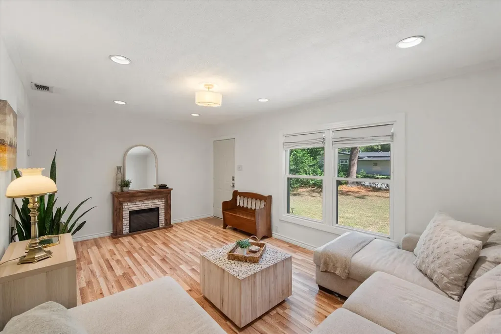 2107 Pecandale Drive Arlington TX 76013
