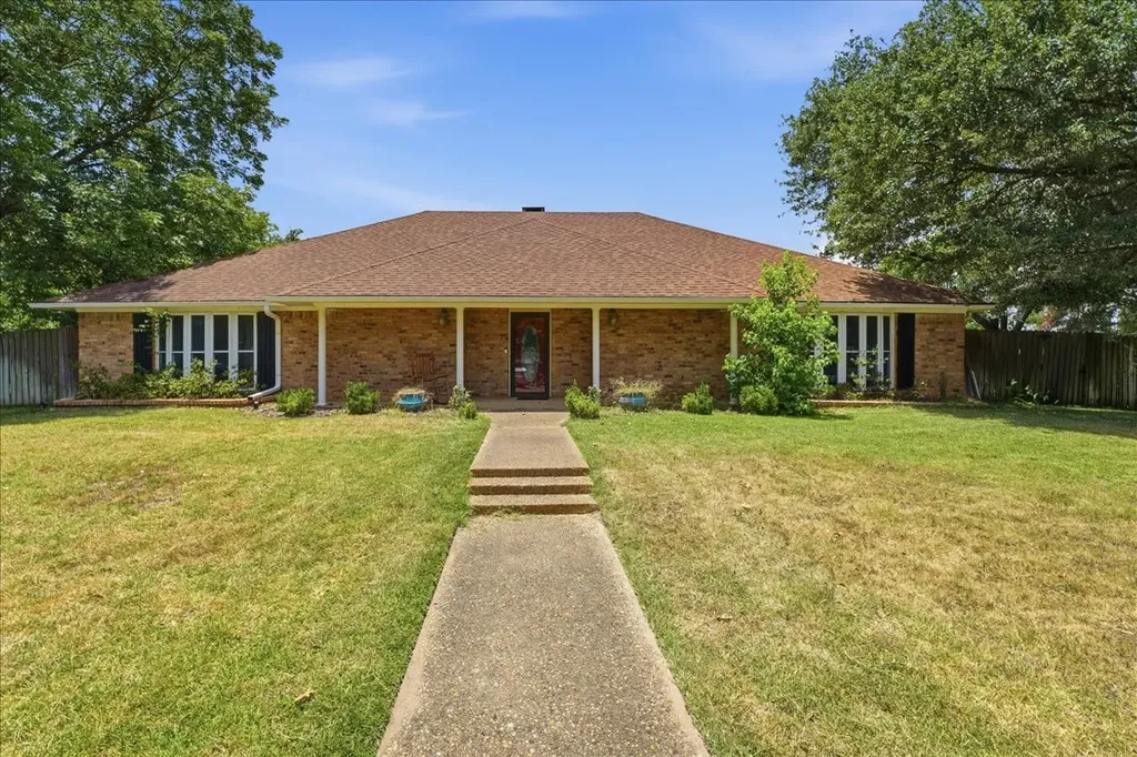 130 Mulberry Street Van TX 75790