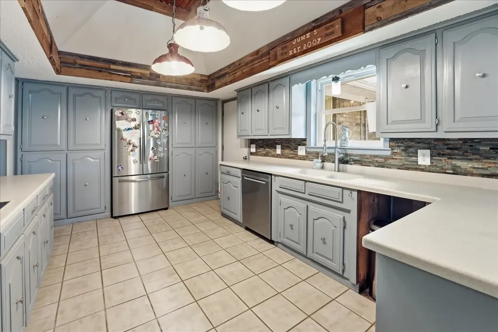 130 Mulberry Street Van TX 75790