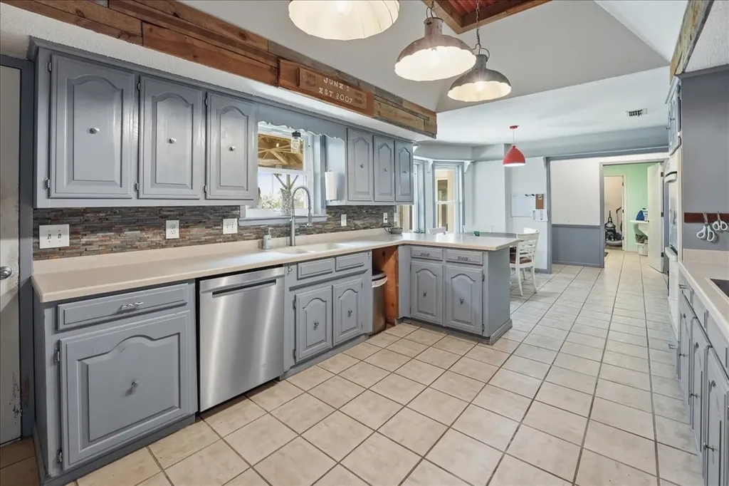 130 Mulberry Street Van TX 75790