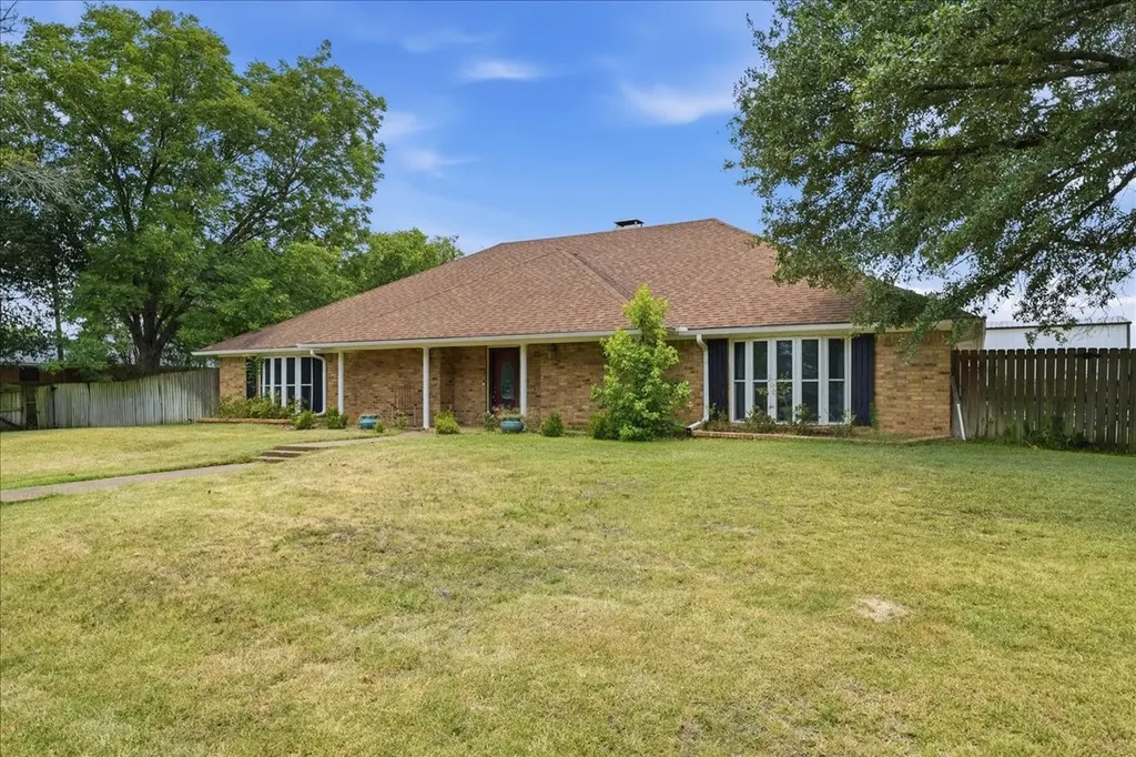 130 Mulberry Street Van TX 75790