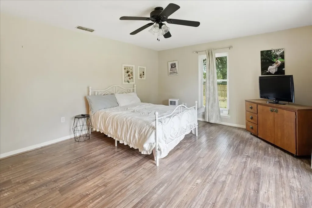 130 Mulberry Street Van TX 75790
