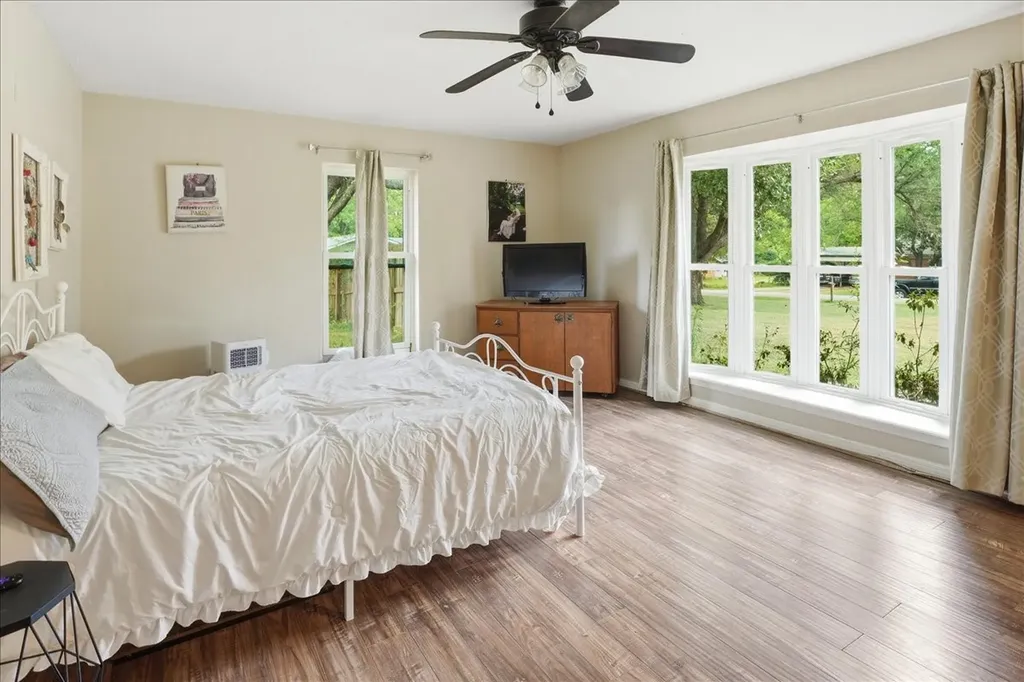 130 Mulberry Street Van TX 75790