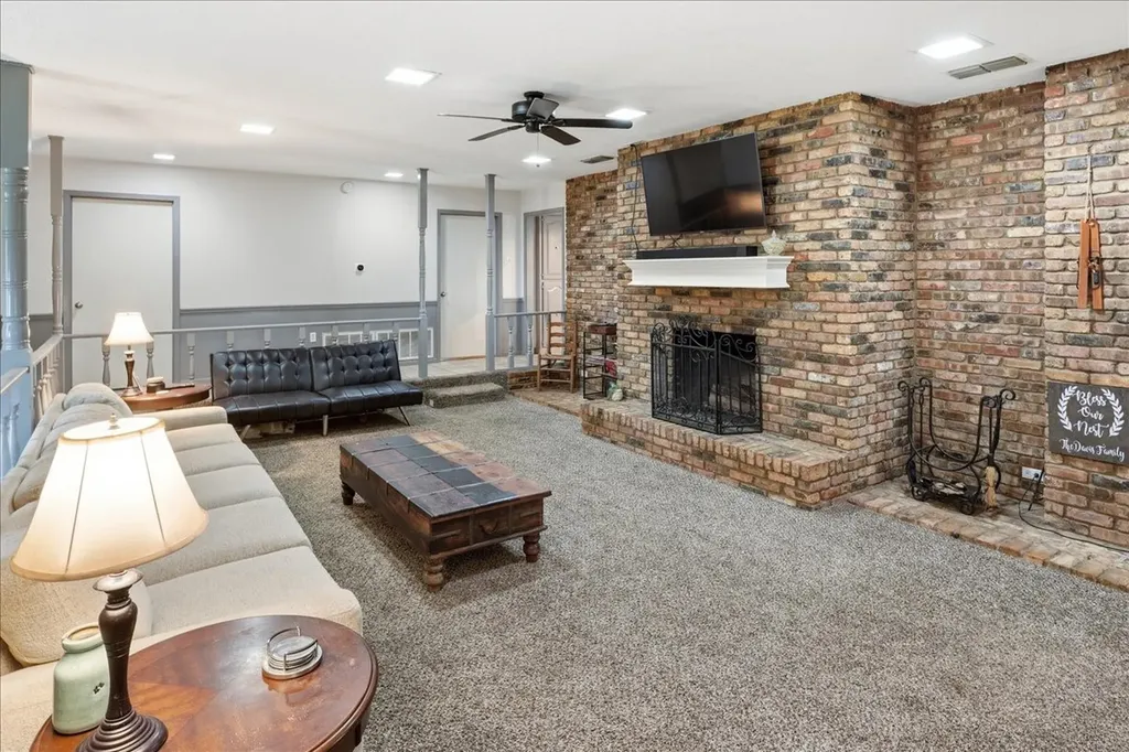 130 Mulberry Street Van TX 75790