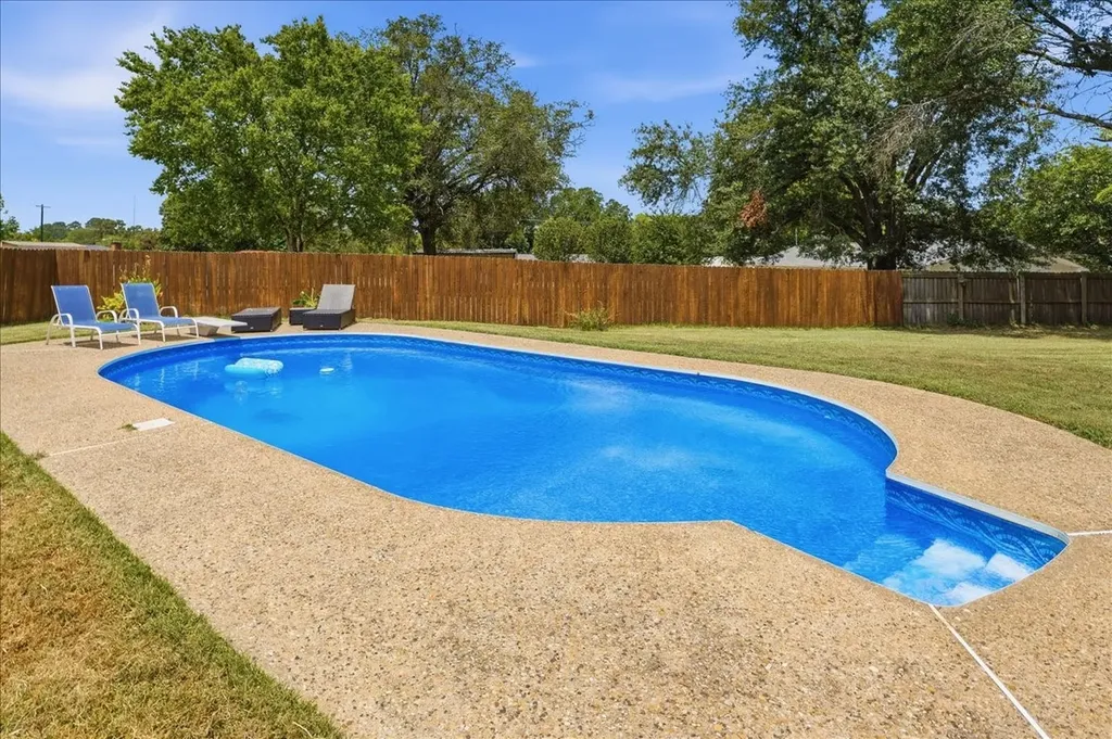 130 Mulberry Street Van TX 75790