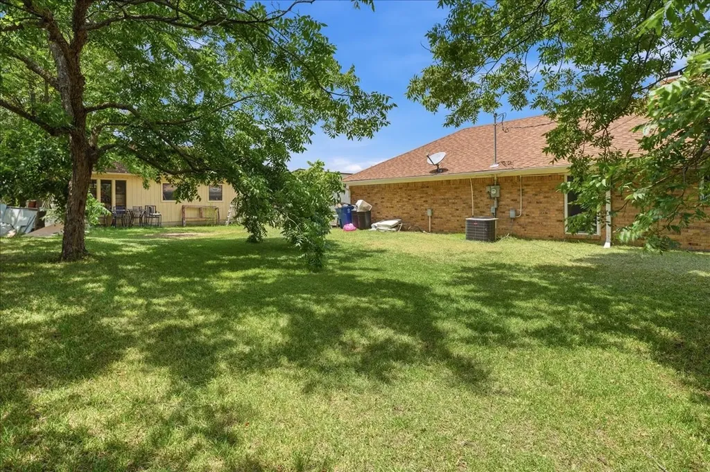 130 Mulberry Street Van TX 75790