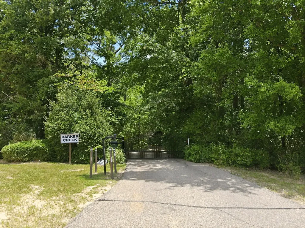 104 E Barker Creek Drive Scroggins TX 75480