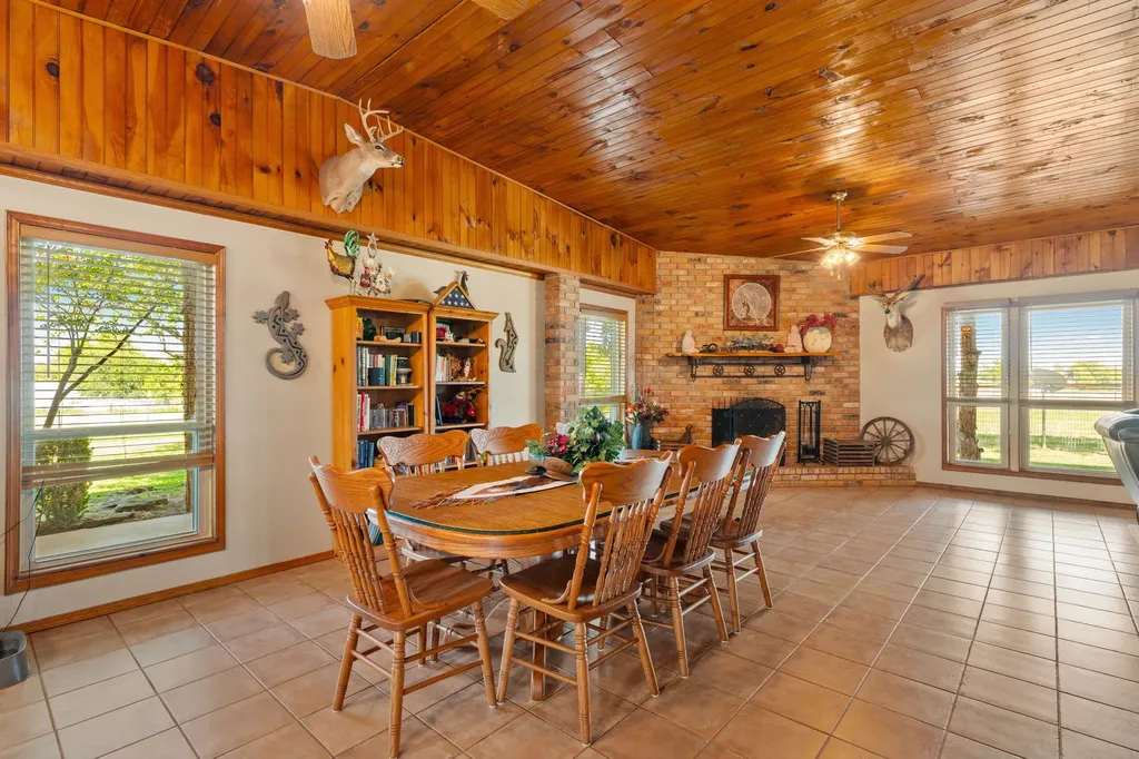 14054 County Road 352 Terrell TX 75161