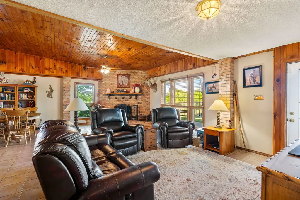 14054 County Road 352 Terrell TX 75161