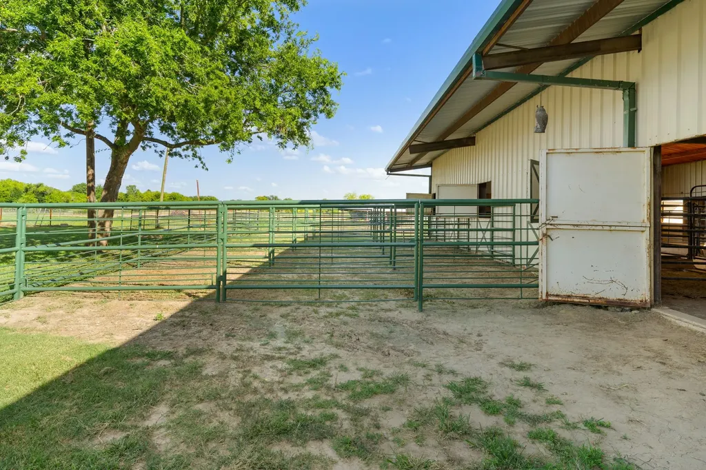 14054 County Road 352 Terrell TX 75161