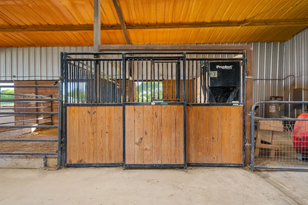14054 County Road 352 Terrell TX 75161