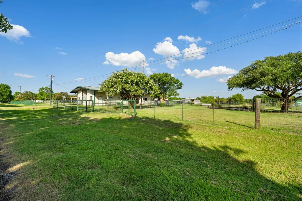 14054 County Road 352 Terrell TX 75161