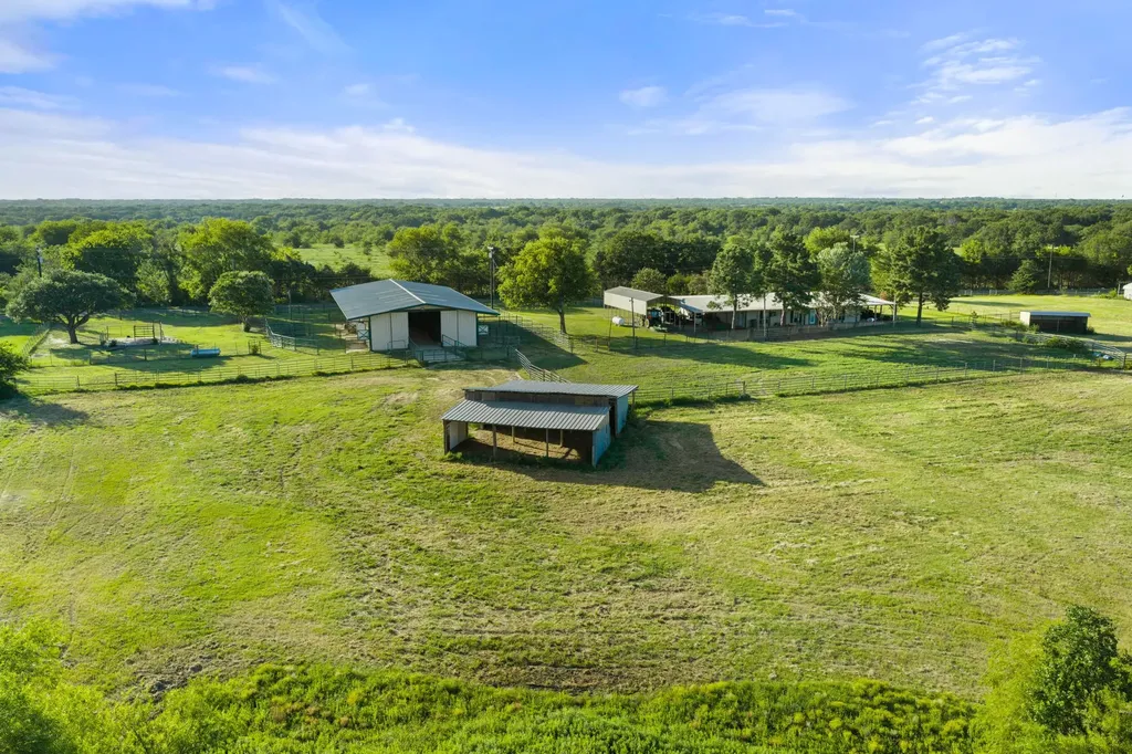 14054 County Road 352 Terrell TX 75161
