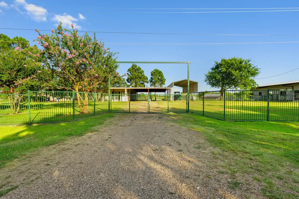 14054 County Road 352 Terrell TX 75161