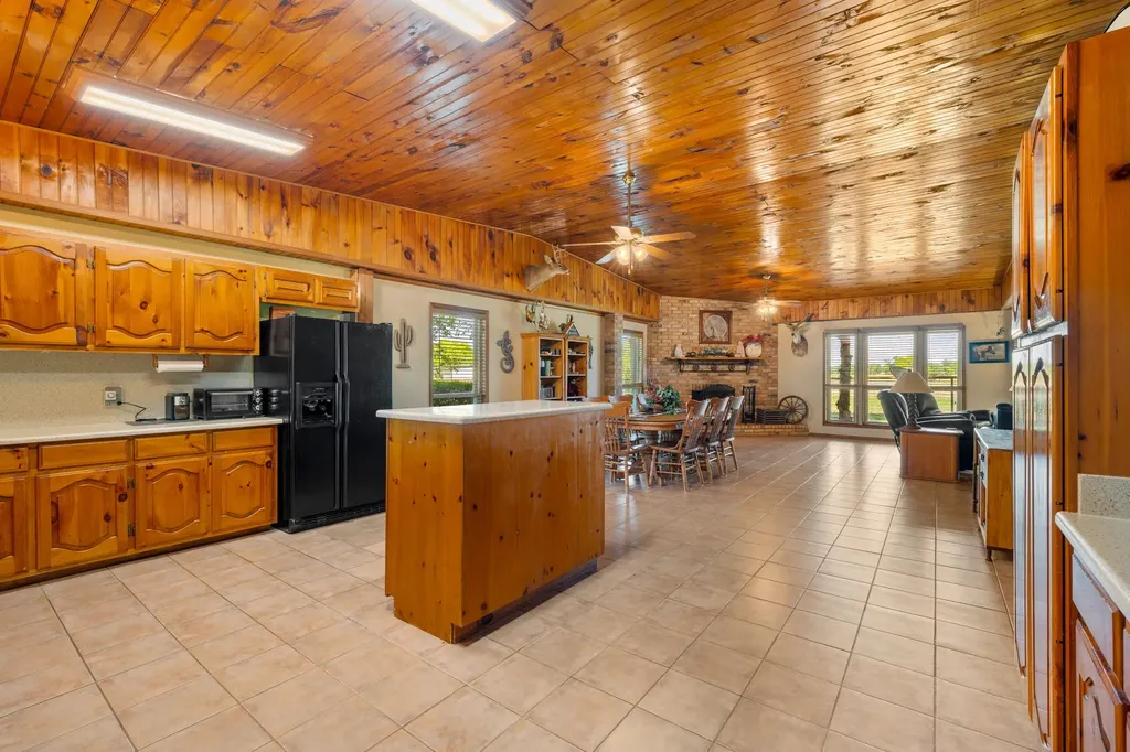 14054 County Road 352 Terrell TX 75161