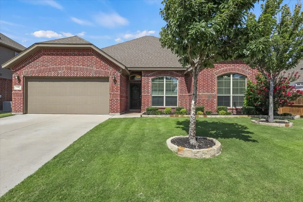 1109 Nottingham Trail Saginaw TX 76179