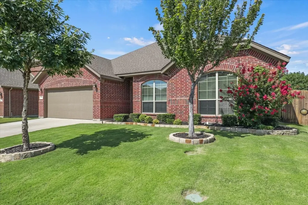 1109 Nottingham Trail Saginaw TX 76179