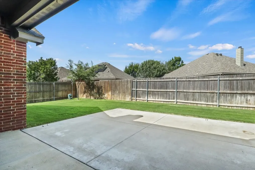 1109 Nottingham Trail Saginaw TX 76179