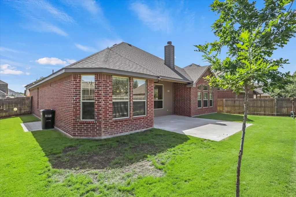 1109 Nottingham Trail Saginaw TX 76179