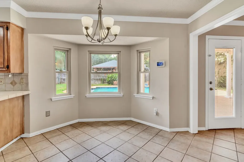 5501 Wood View Street North Richland Hills TX 76180