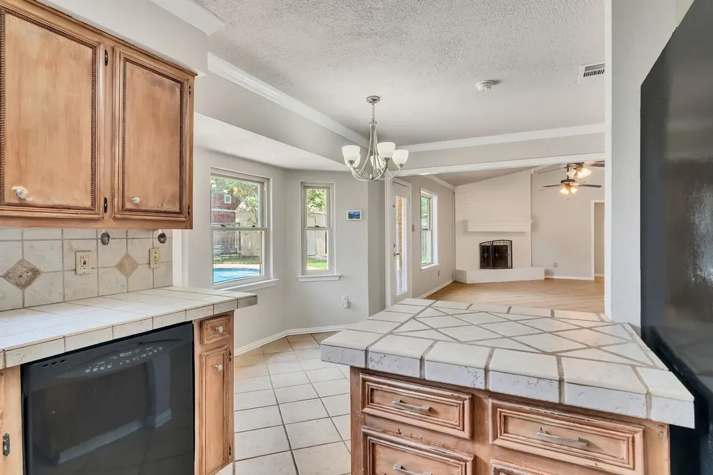 5501 Wood View Street North Richland Hills TX 76180