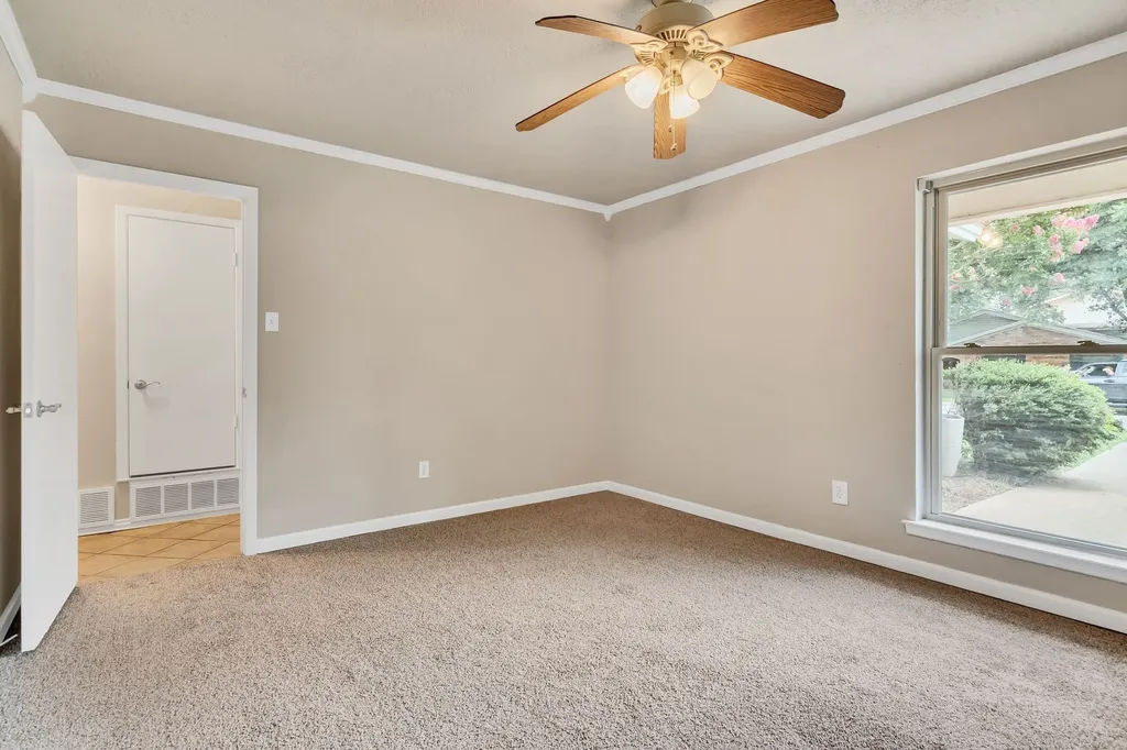 5501 Wood View Street North Richland Hills TX 76180