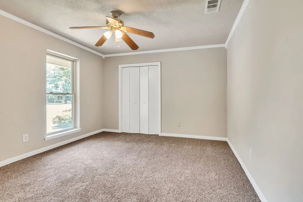 5501 Wood View Street North Richland Hills TX 76180