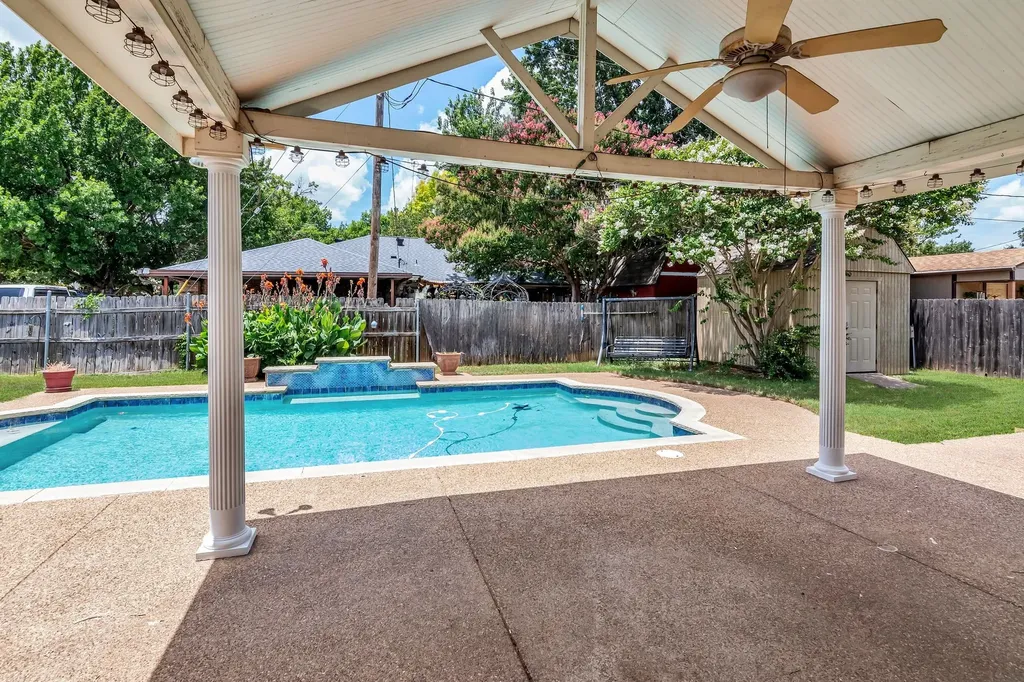 5501 Wood View Street North Richland Hills TX 76180
