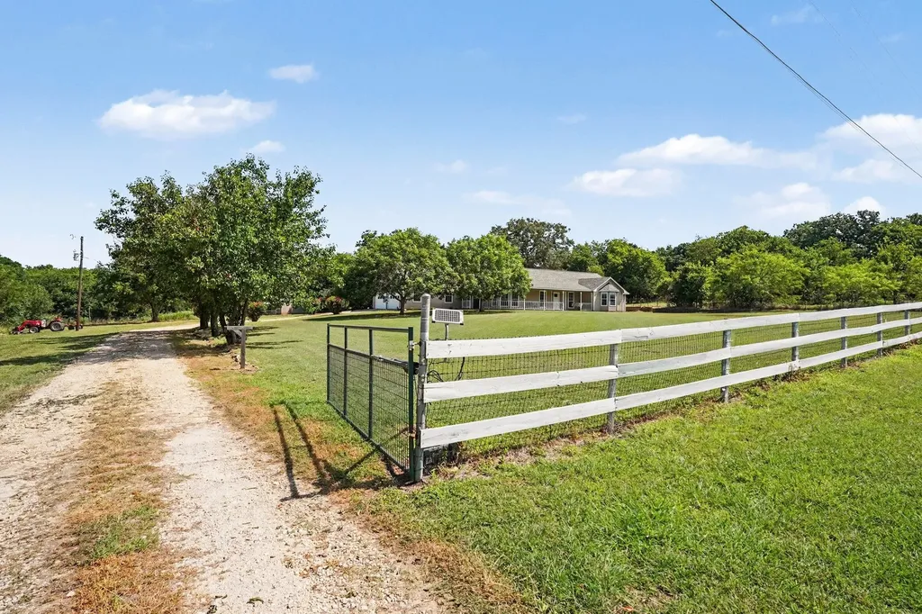 4225 Fm 2415 Coyote Flats TX 76009