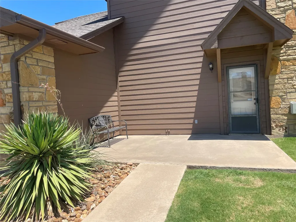 1103 Eagle Point Circle Graford TX 76449