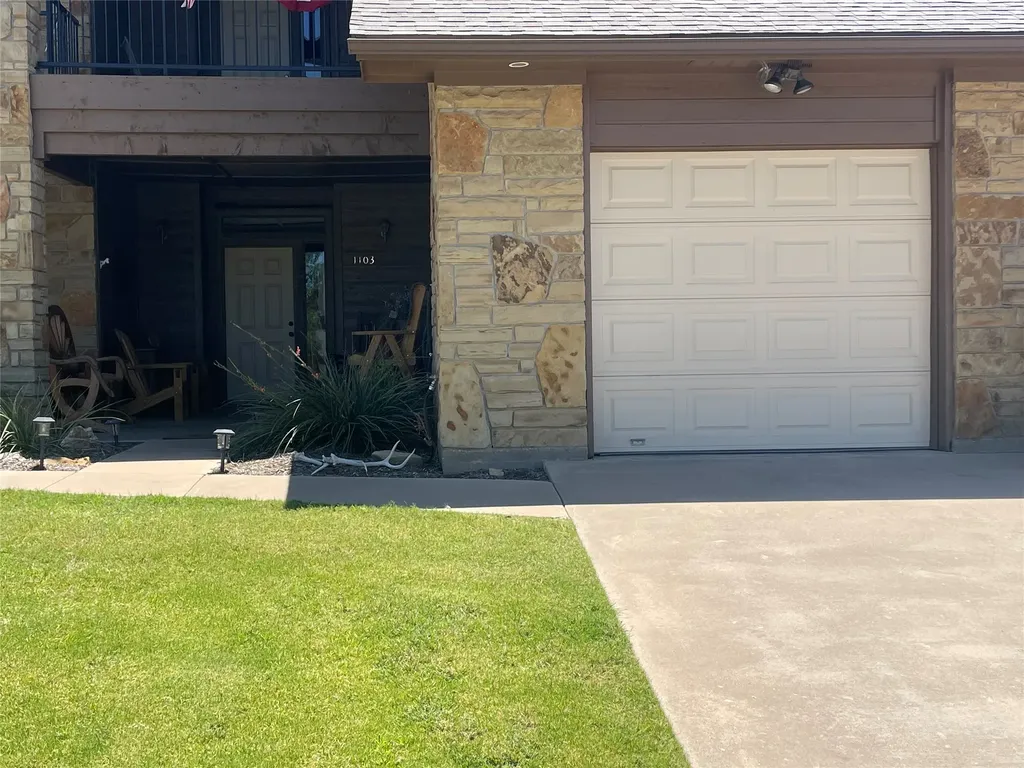 1103 Eagle Point Circle Graford TX 76449