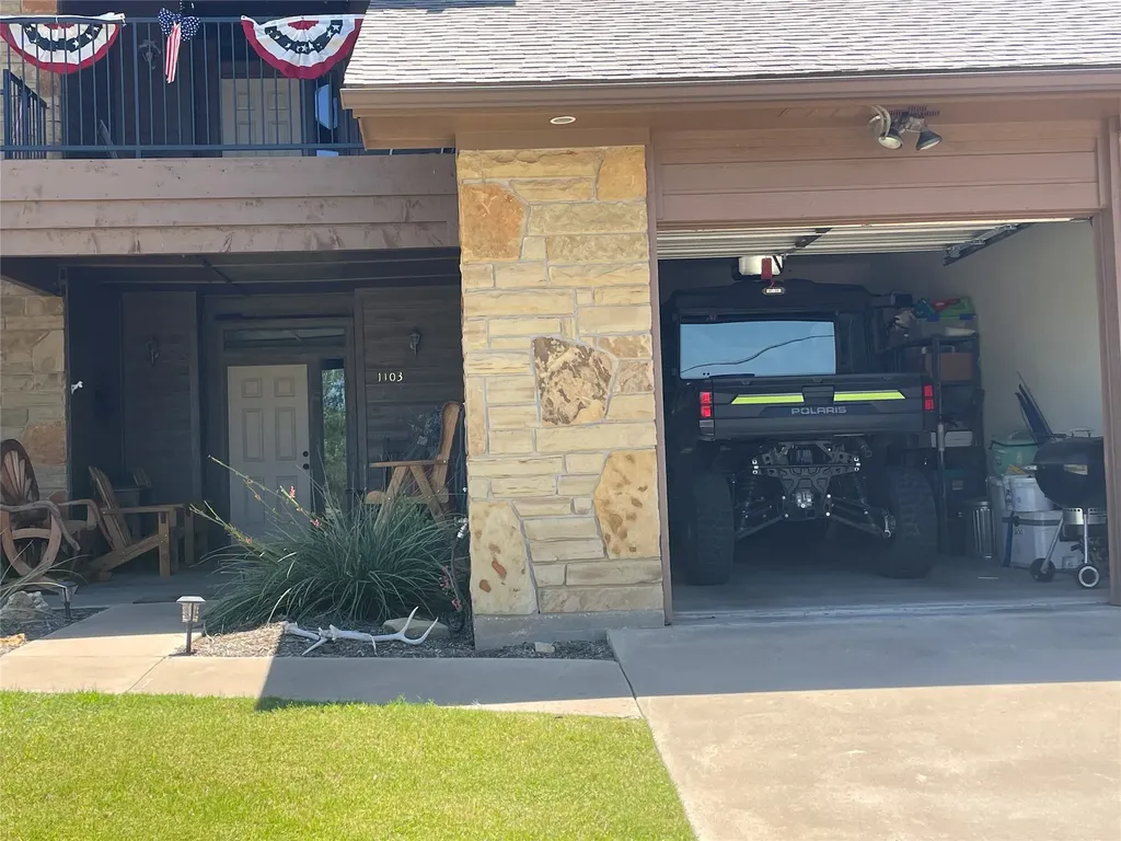 1103 Eagle Point Circle Graford TX 76449