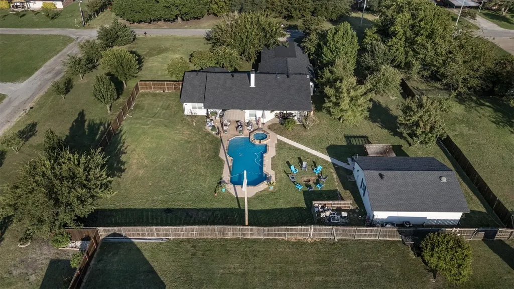 511 S Sulphur Street Leonard TX 75452