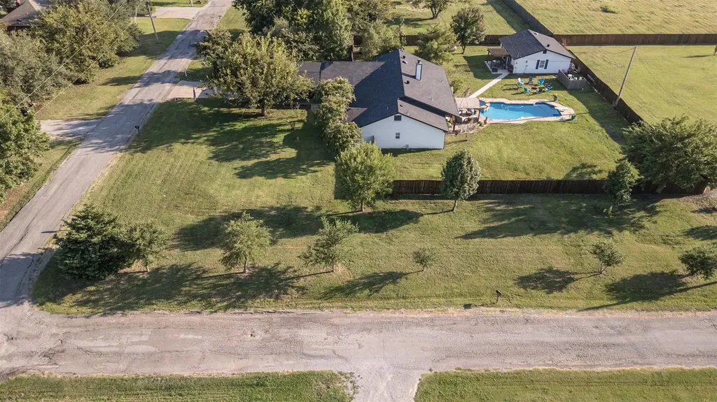 511 S Sulphur Street Leonard TX 75452