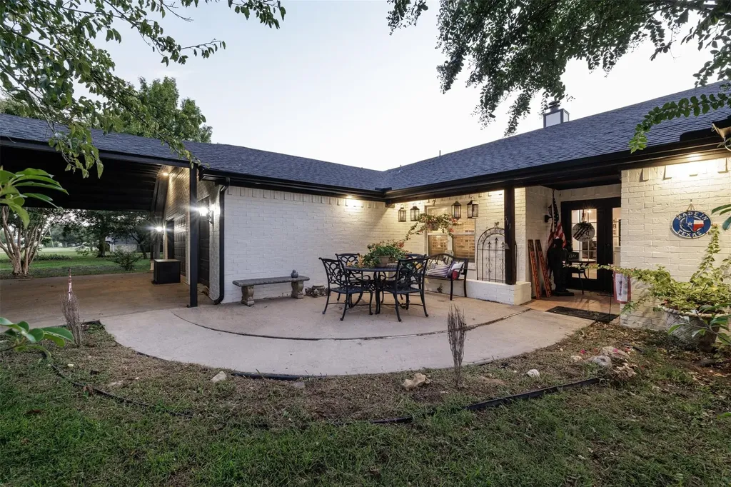 511 S Sulphur Street Leonard TX 75452