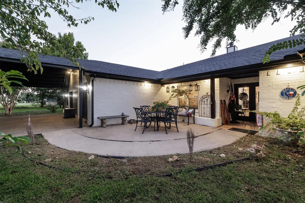 511 S Sulphur Street Leonard TX 75452