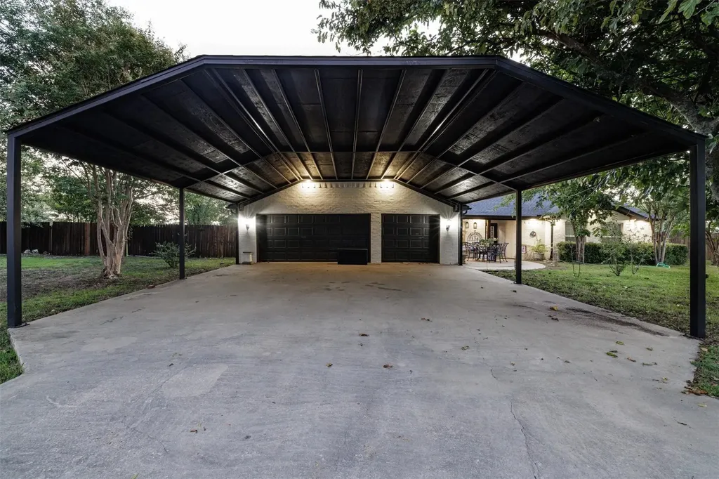 511 S Sulphur Street Leonard TX 75452