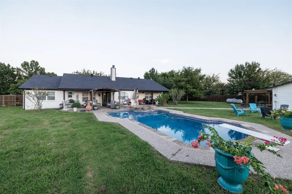 511 S Sulphur Street Leonard TX 75452