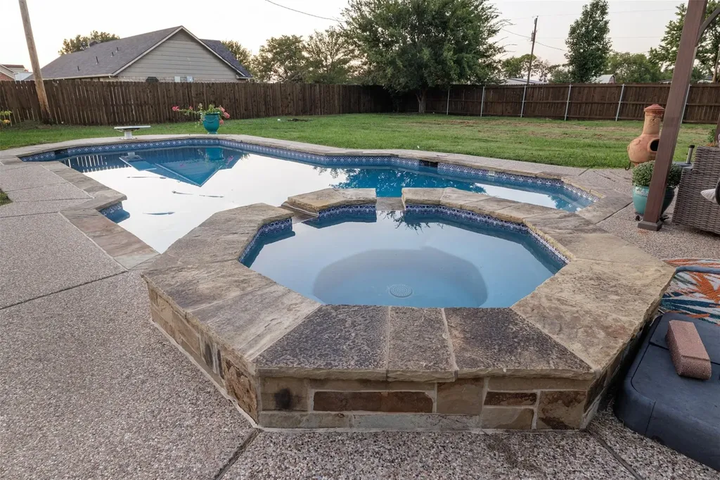 511 S Sulphur Street Leonard TX 75452