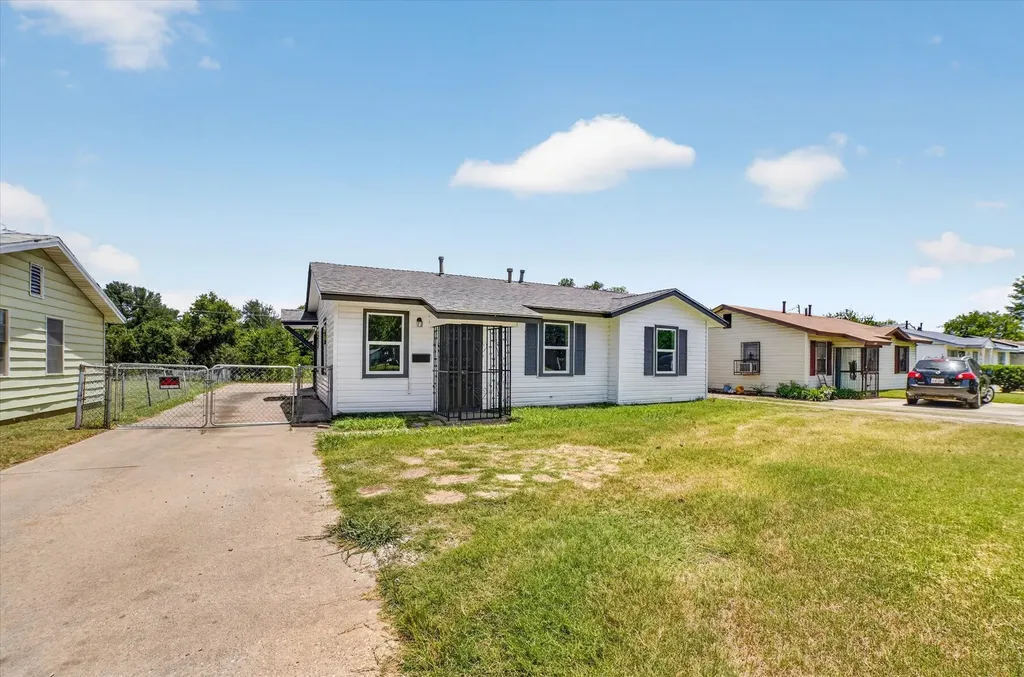 5137 E Berry Street Fort Worth TX 76119