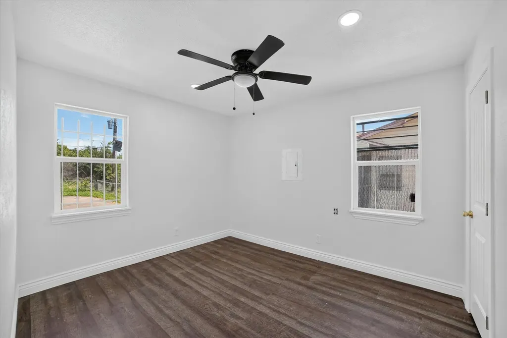 5137 E Berry Street Fort Worth TX 76119