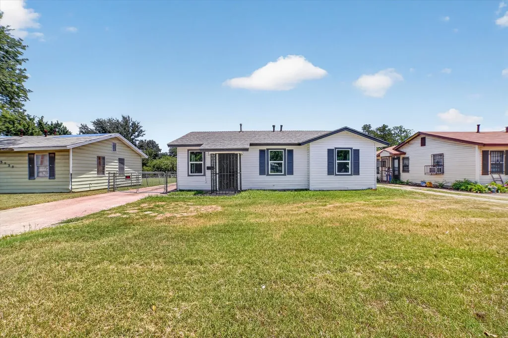 5137 E Berry Street Fort Worth TX 76119