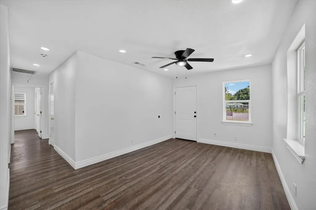5137 E Berry Street Fort Worth TX 76119