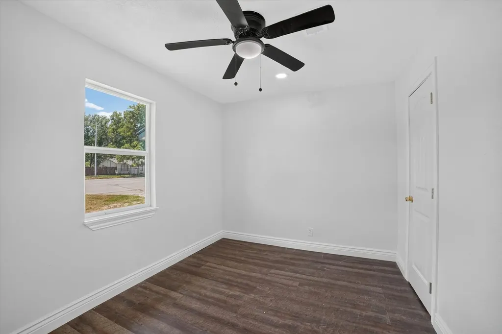 5137 E Berry Street Fort Worth TX 76119