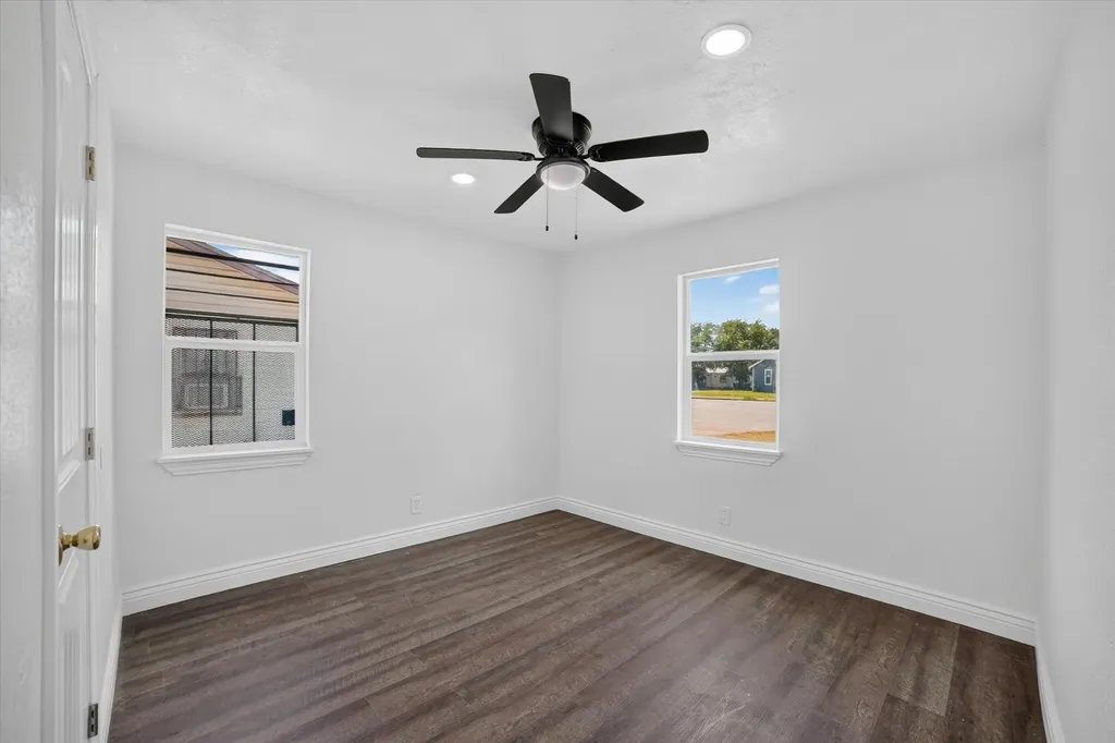 5137 E Berry Street Fort Worth TX 76119