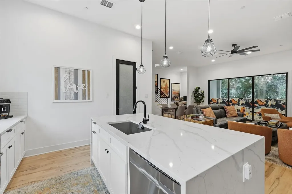 356 Foch Street Fort Worth TX 76107