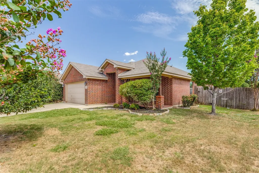417 Brookhollow Lane Saginaw TX 76131