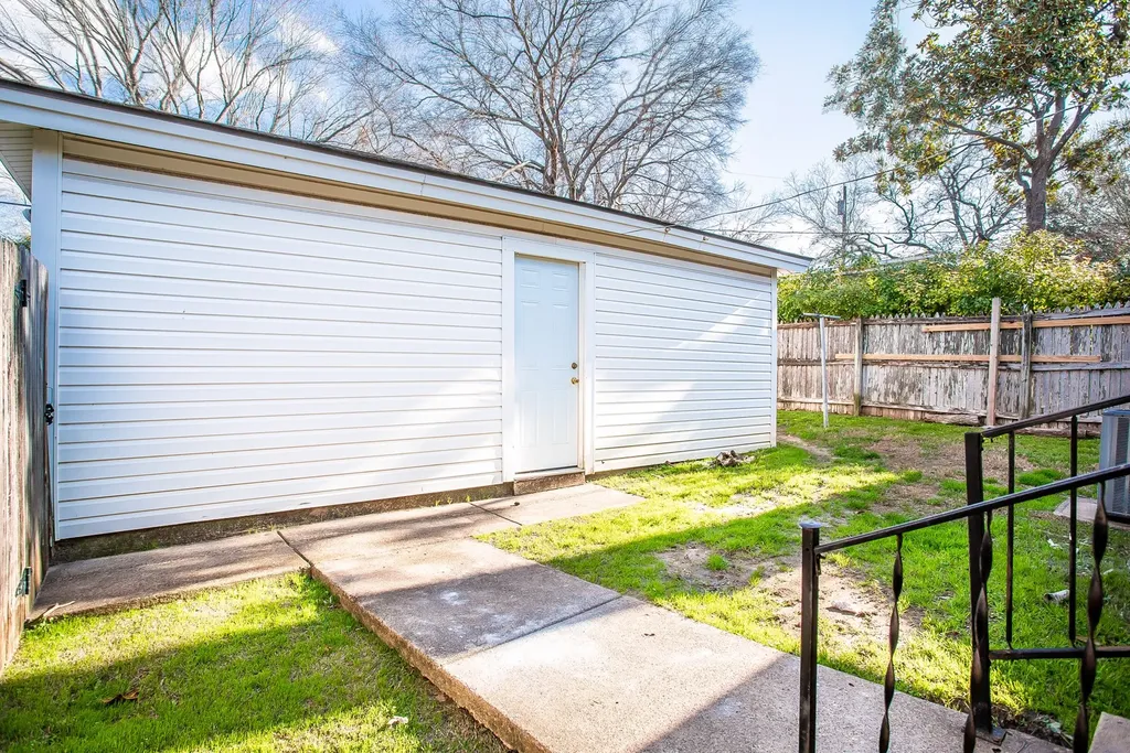 7010 & 7012 Kingsbury Drive Dallas TX 75231
