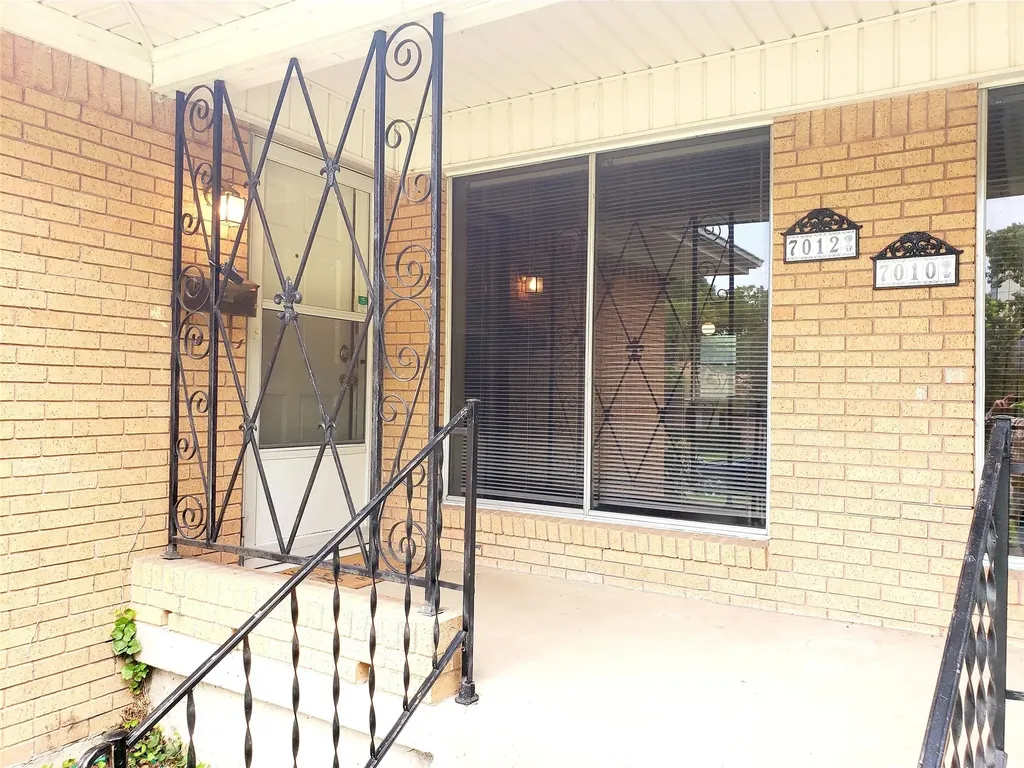 7010 & 7012 Kingsbury Drive Dallas TX 75231